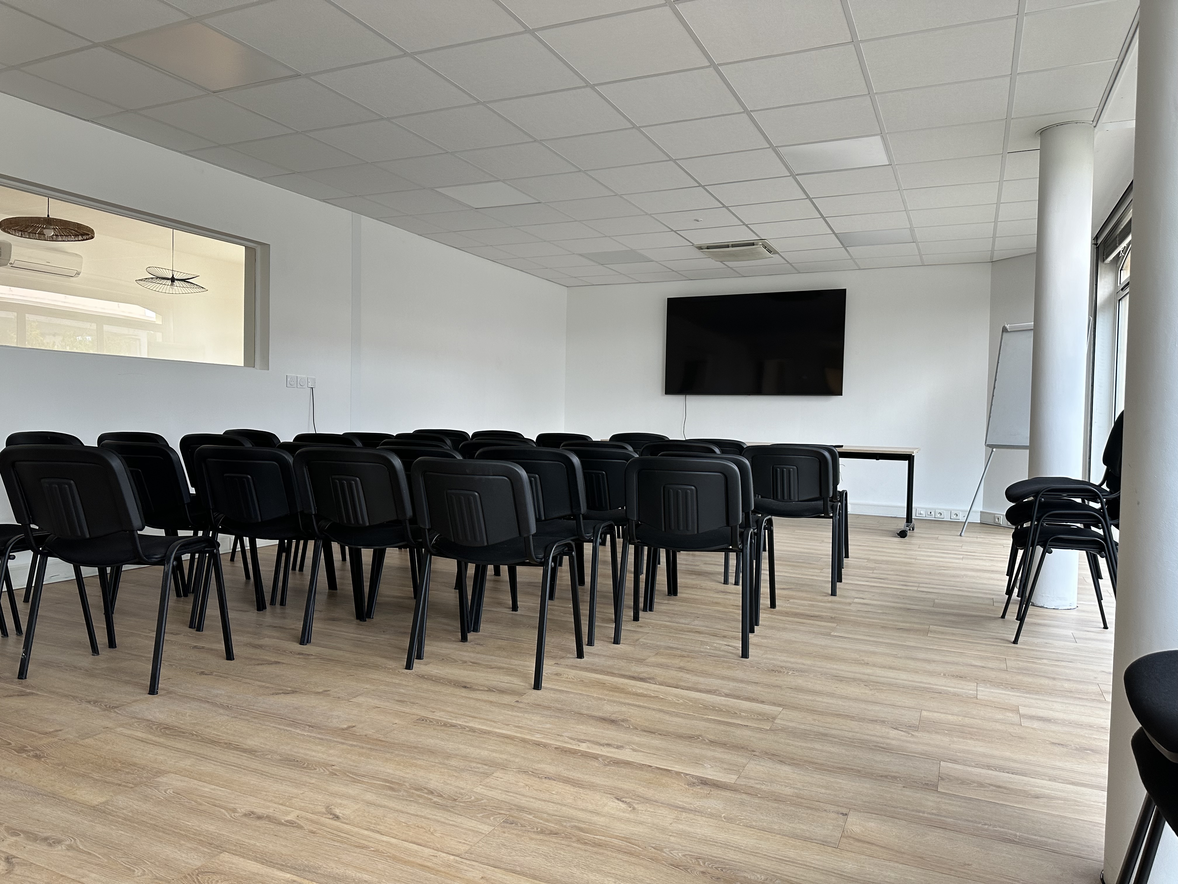 Photo de la salle ASSEMBLÉE du SPOT84