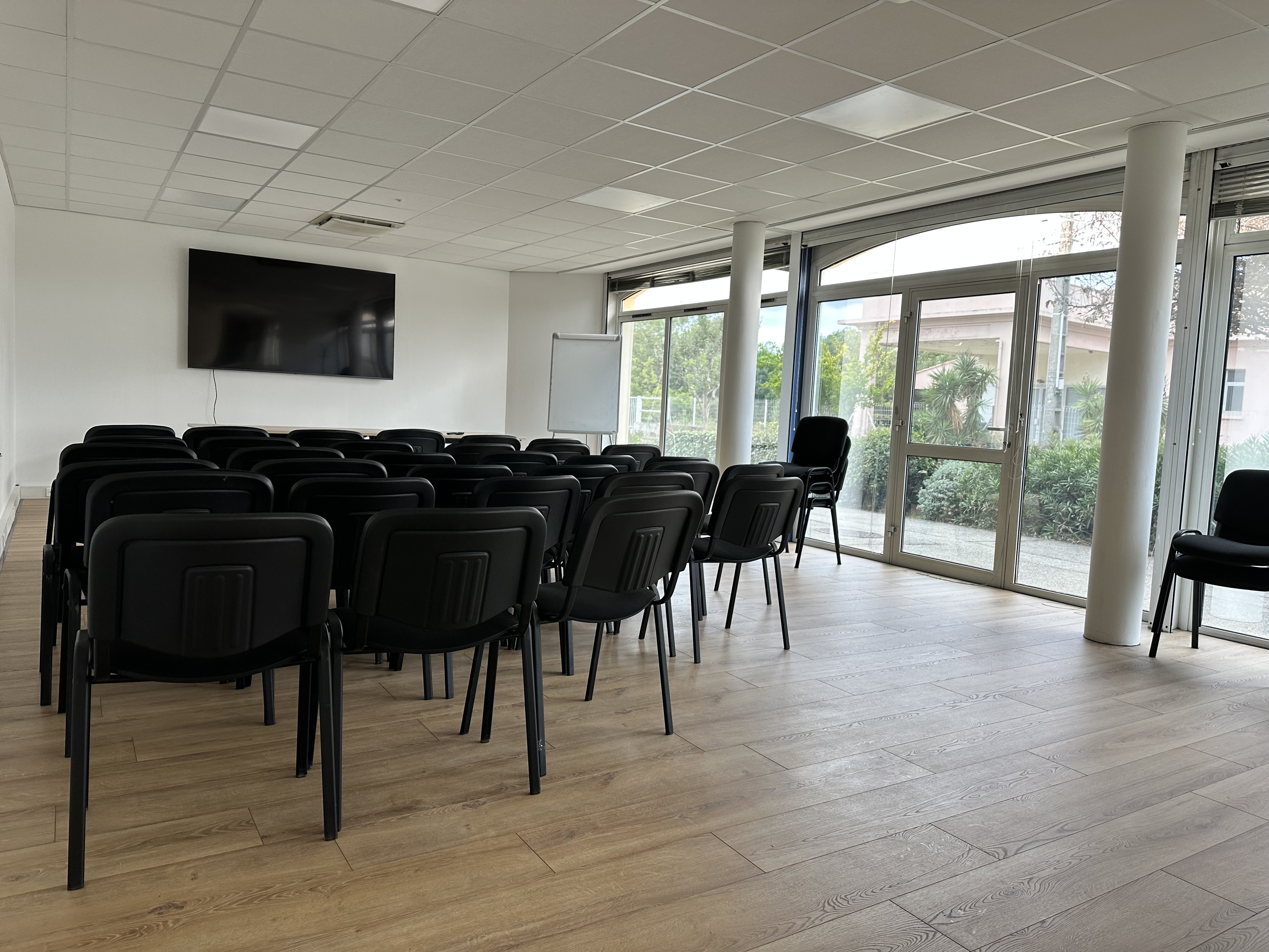 Photo de la salle ASSEMBLÉE du SPOT84